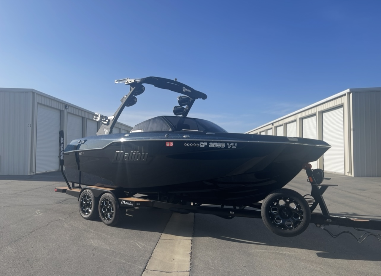 2021 Malibu M220 Icon